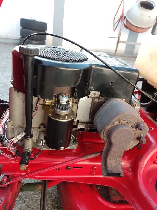 Tractor tuns iarba Snapper cu motor Briggs Stratton 14 CP