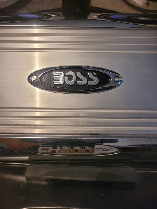 Vand statie +subwoofer auto