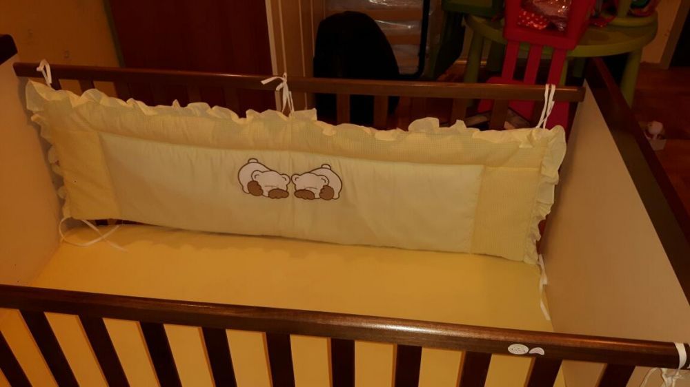 Продавам страхотен комплект креватче и обиколници