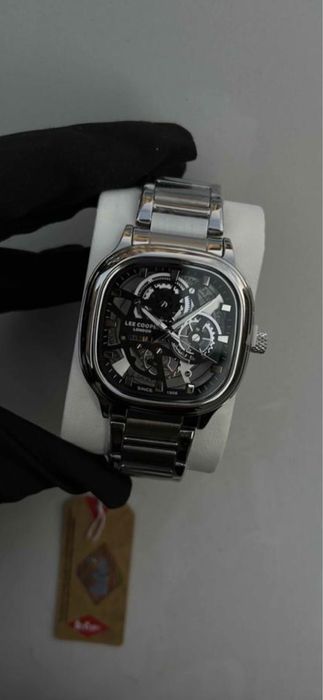 Это часы бренда Lee Cooper, модель в стиле Skeleton London.