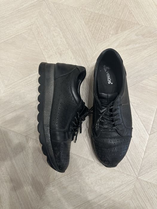 Кроссовки черные летние