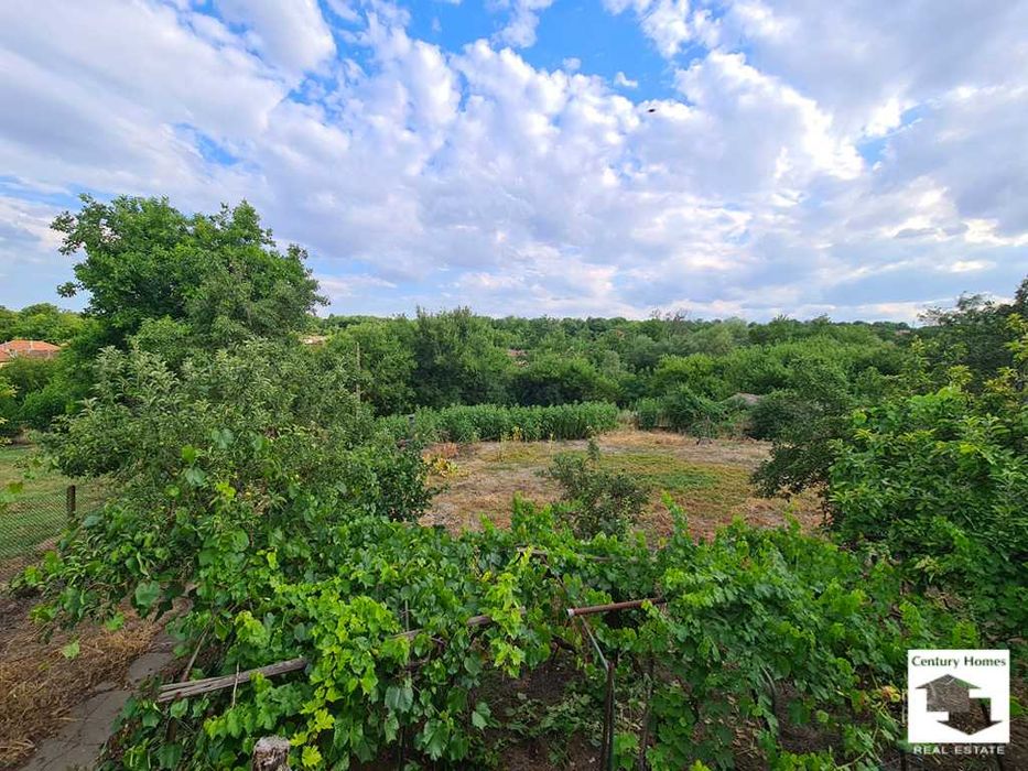 145303 ЕКСКЛУЗИВНО! Просторна къща с гараж в с. Страхилово