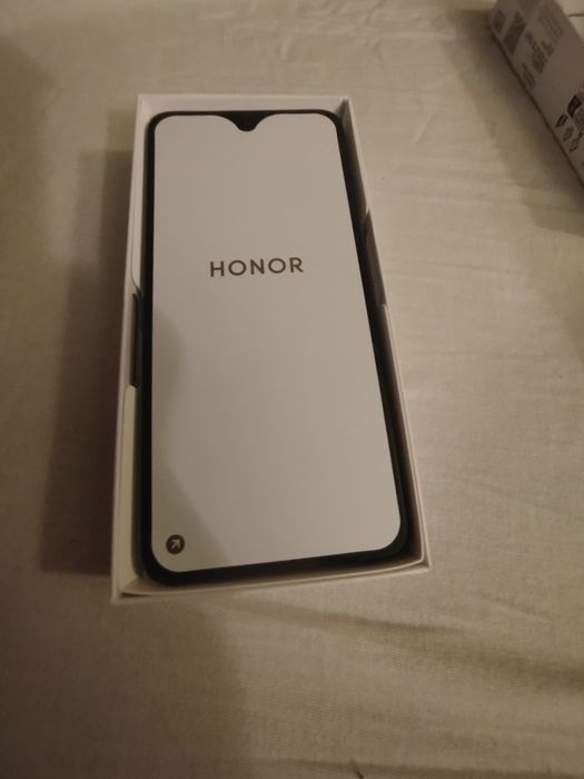 Чисто нов телефон HONOR 400 Smart