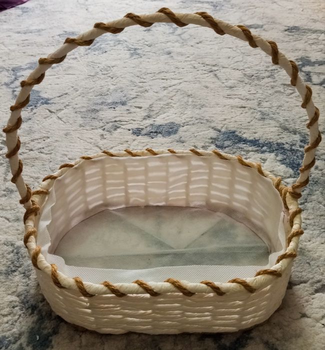 Продаются корзины.Натуральная не ратанг.большая и маленькая(11*35*25).