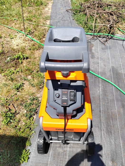 Измельчитель садовый, дробилка