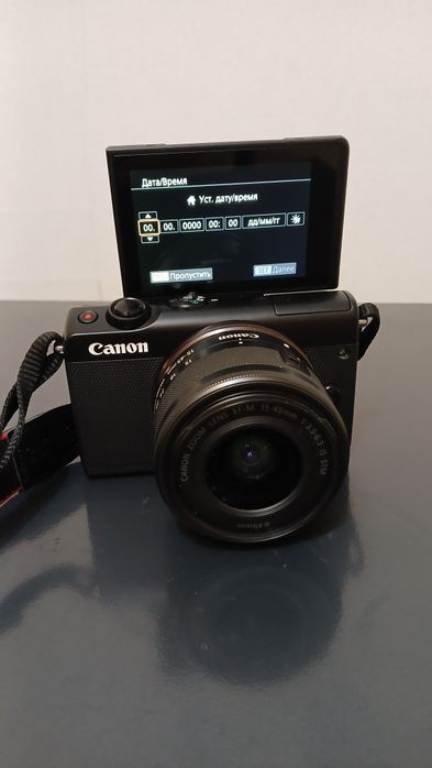 Фотопарат Canon EOS M100