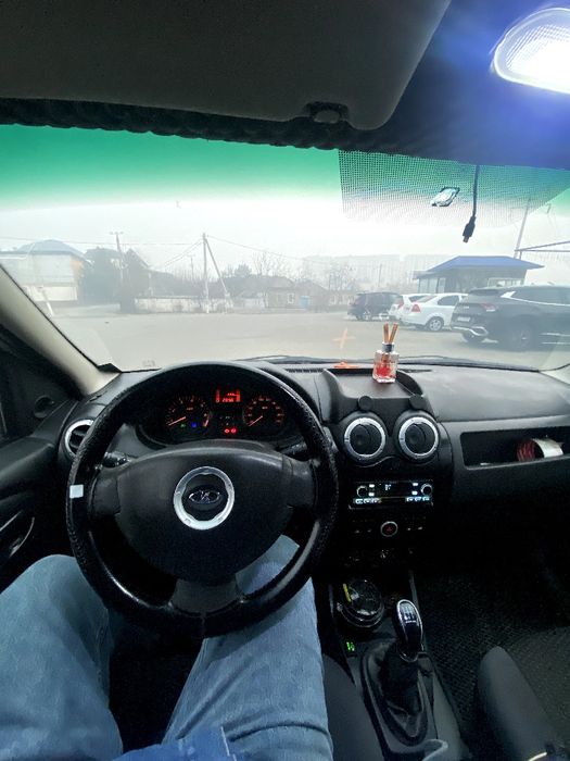 Lada largus 2015 yil