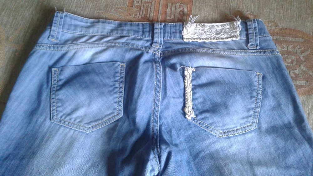 Продам джинсы+джинсовое боди+ремень