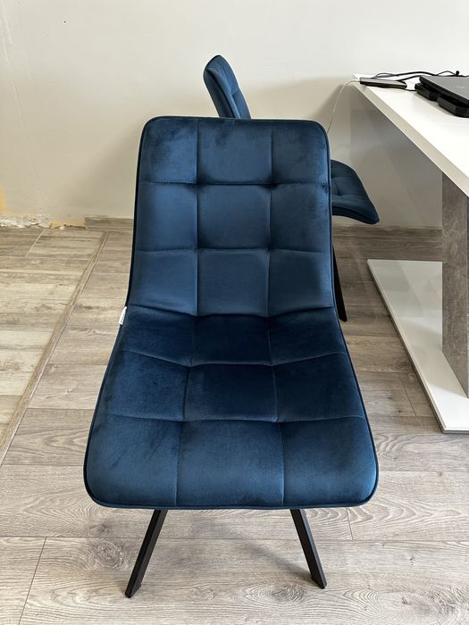 Чисто нови трапезни столове