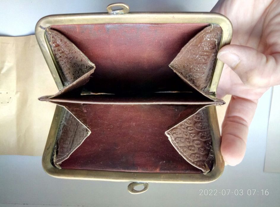 Кошелечек с латунным “поцелуйчиком”