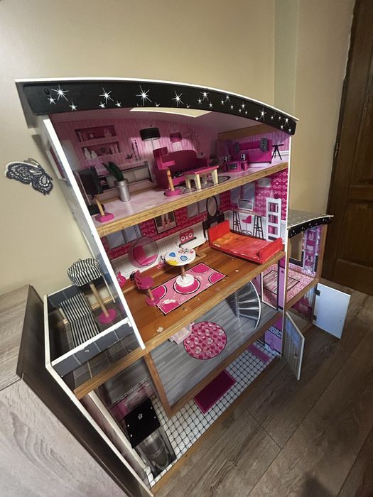 Căsuță de păpuși KidKraft din lemn 135 × 128 cm cu mobilier