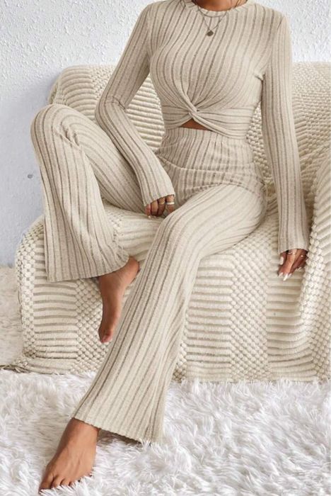 Сет в бежав цвят