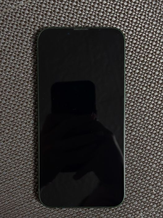Продам IPhone 13
