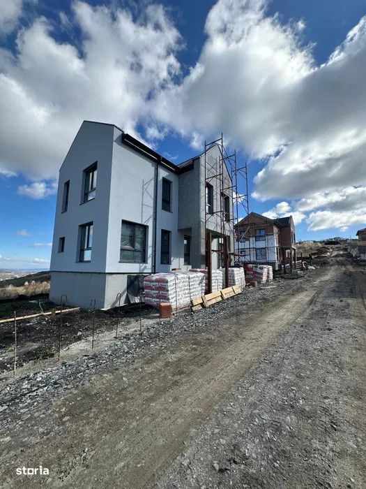 Casa individuala cu 5 camere semifinisata, 119 mp, teren 482 mp, Dezmi