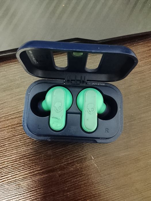 Vând casti skullcandy