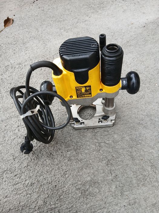 Оберфреза Dewalt 1100вата