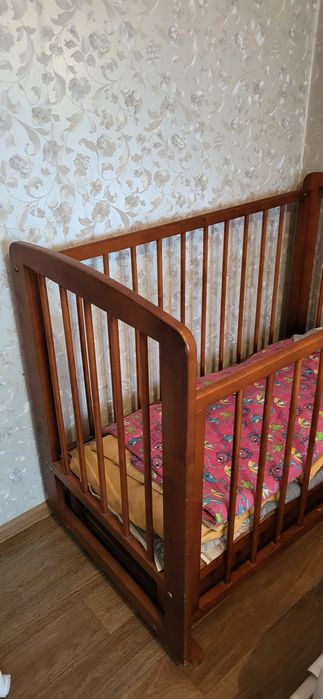 Манеж для детей из дерева.