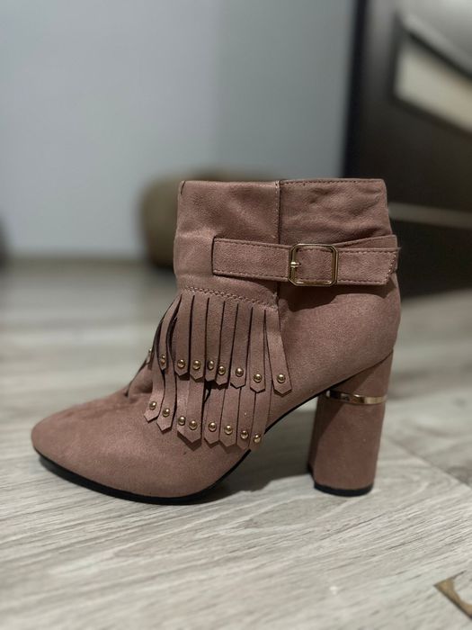 Дамски боти:елеганти, велурени