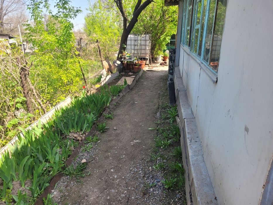 Продам дом возле озера с участком