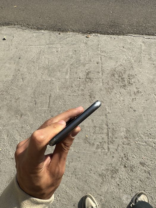 Iphome 8 plus srochna sotiladi