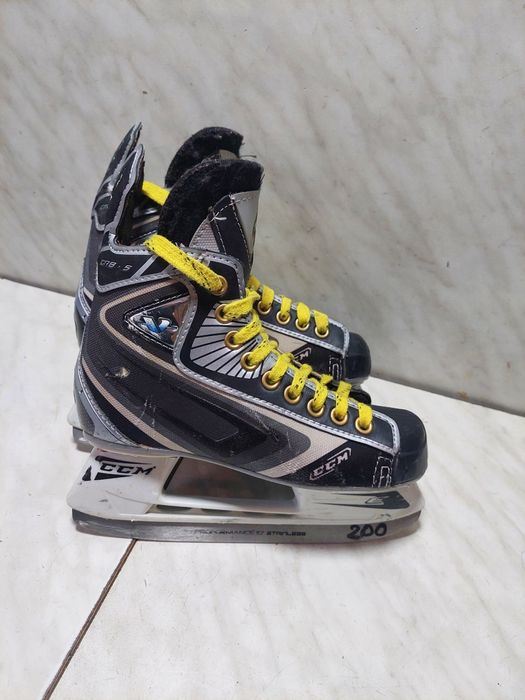 Patine 200 hochei hochey CCM Vector CRB 5 marime 35 ( 22,5 cm)