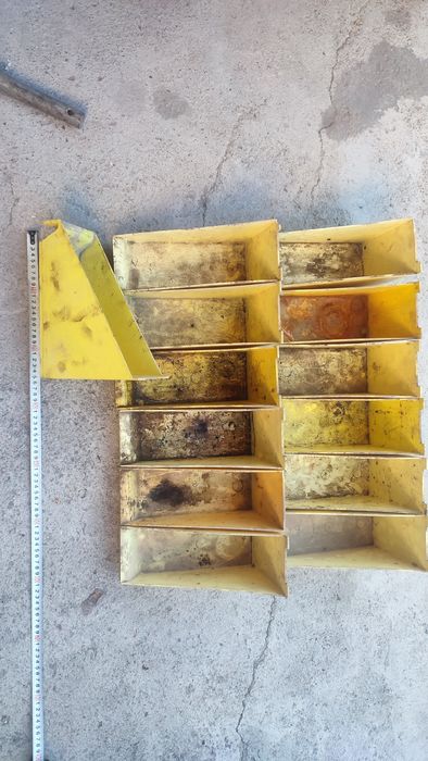 Ящички для инструментов и запчастей.