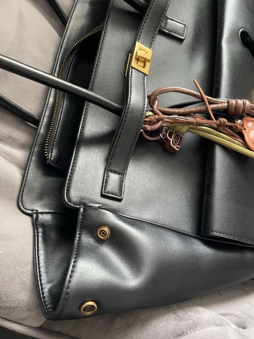 Дамска чанта по модел bel air на световната марка Balenciaga