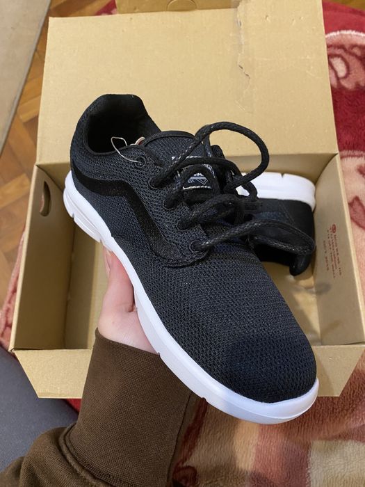 Vand adidasi Vans