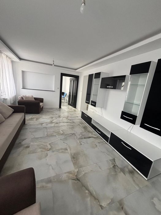 Închiriez apartament