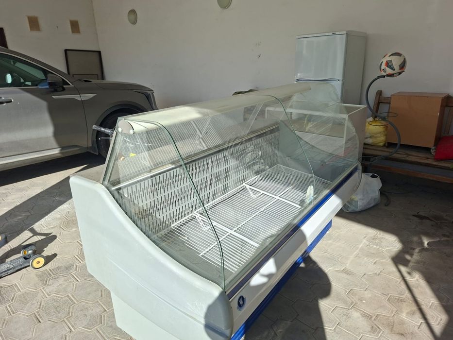 Витринный холодильник