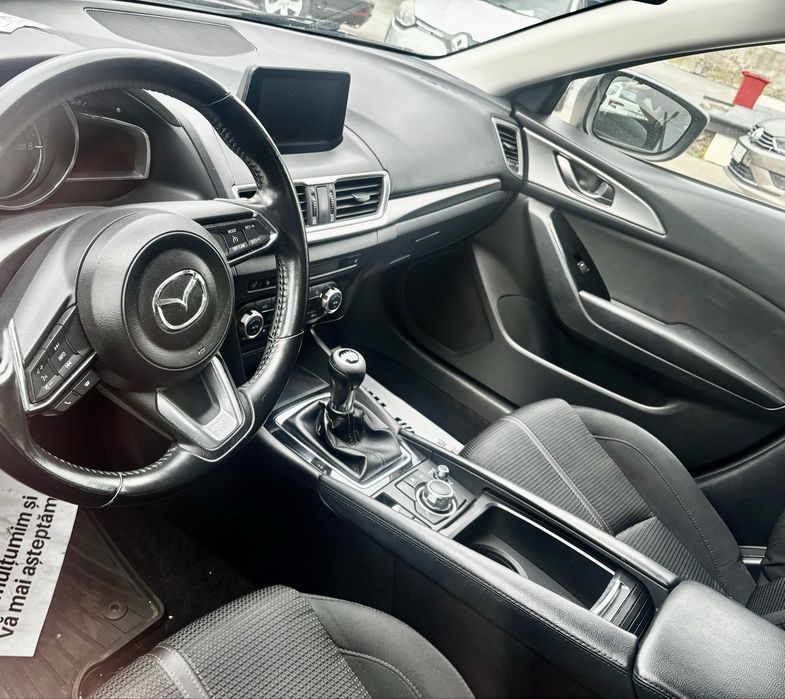 Mazda 3, motor 2.0 Skyactiv-G (aspirat natural, benzina), 120 CP, hatchback, fabricatie 2017, 130 000km, merge si arata impecabil