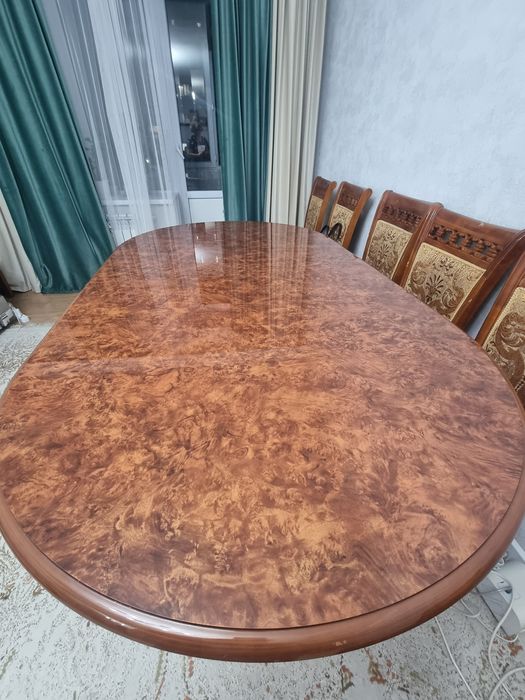 Продам полированный стол со стульями