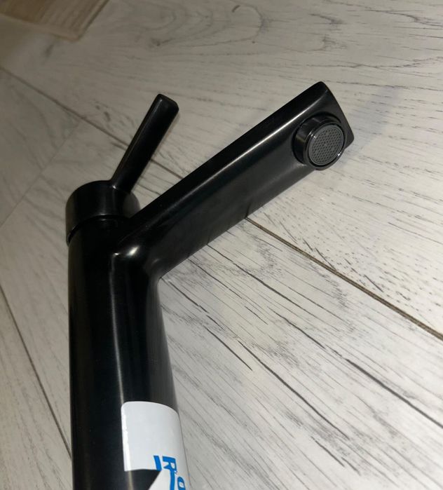 Roca смесител,закачалки и дизайнерски сифон