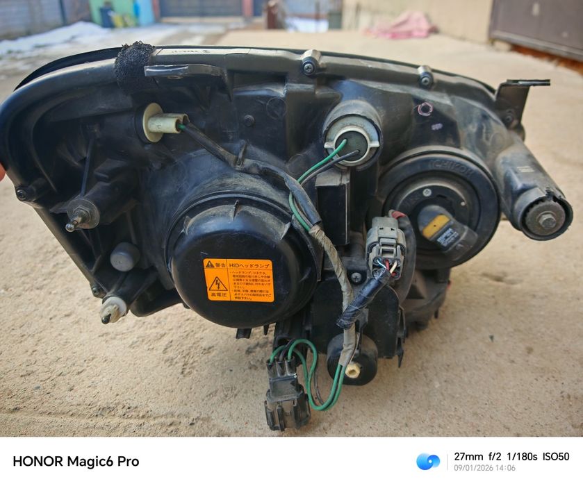 Subaru impreza Xenon левый фара