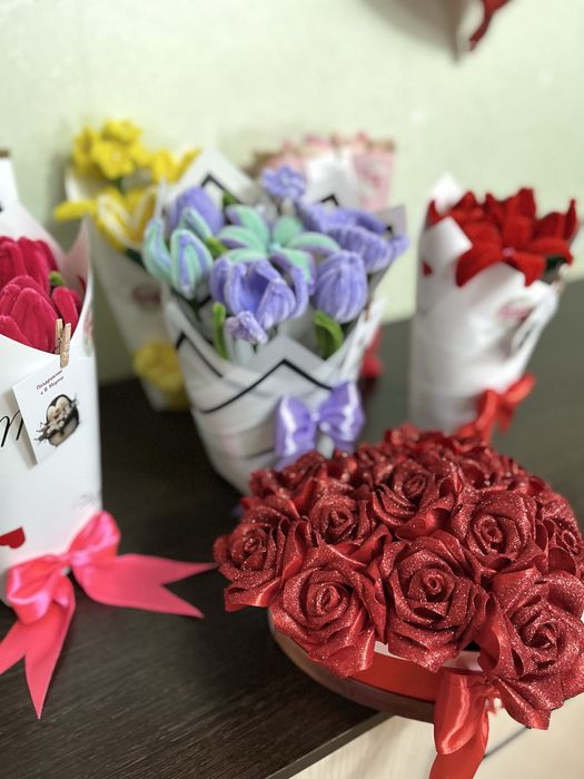 Розы из атласных лент