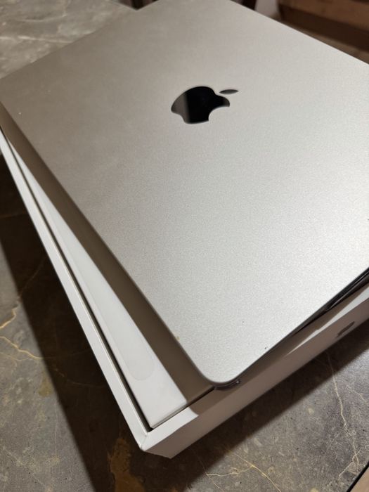 MacBook air 13 2025