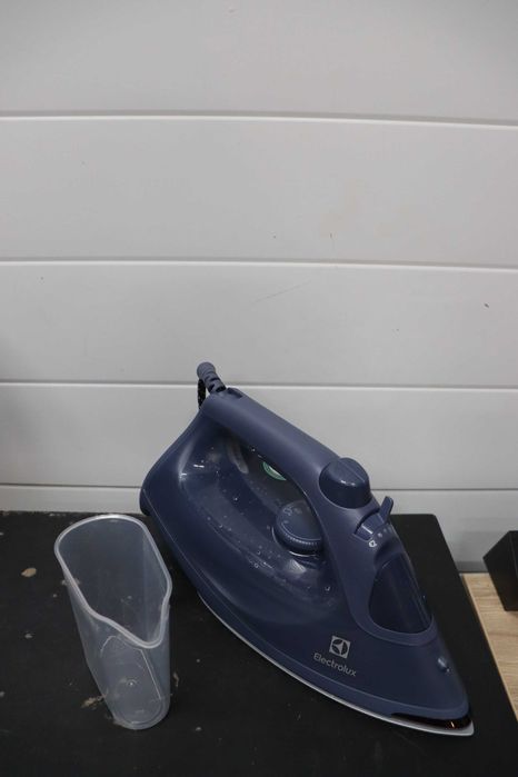 Парна ютия Electrolux E6SI1-4MN Refine 600, 2500W, синя