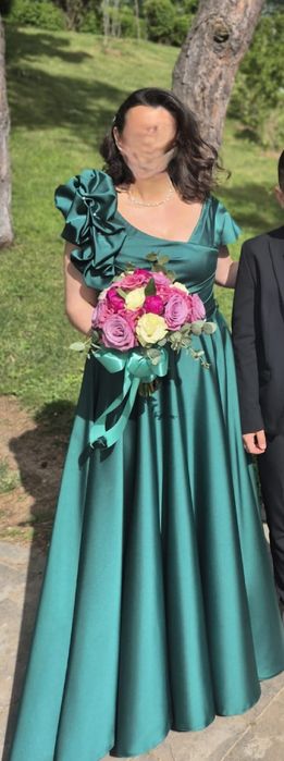 Rochie de ocazie verde smarald purtata doar o dată