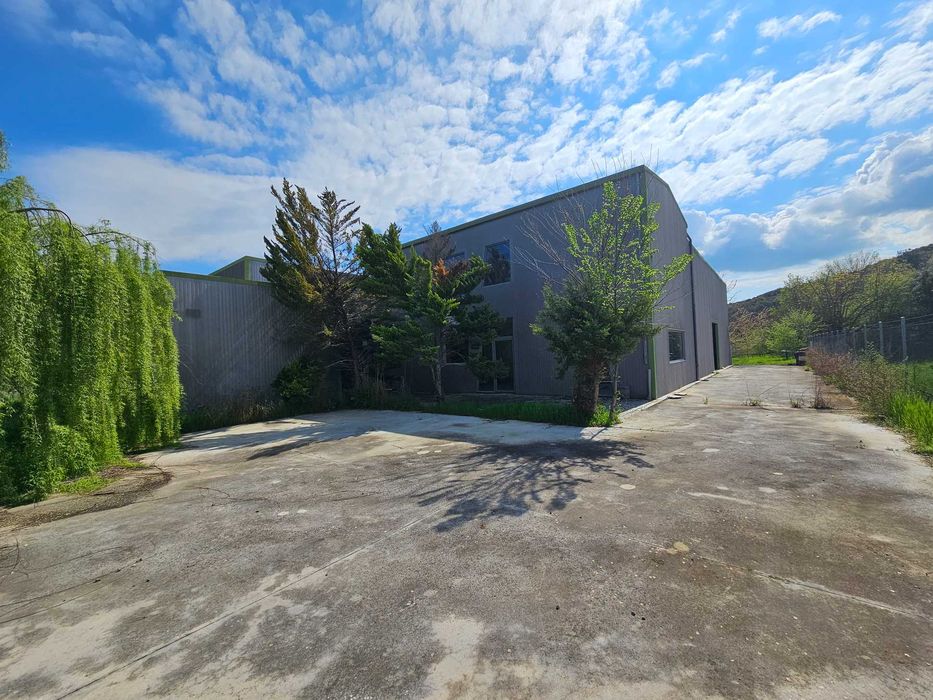 Продава се промишлена сграда от 1.100m2 Елефтеруполис КАВАЛА код 4699