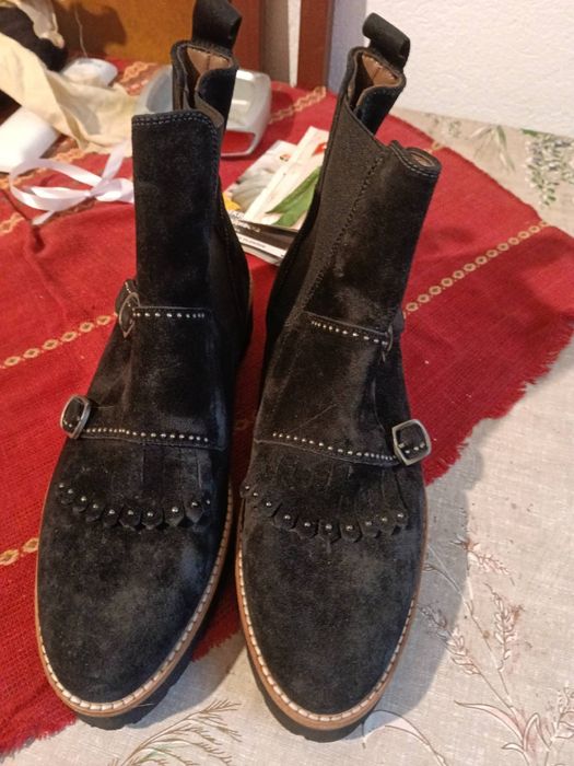 Велурени немски обувки