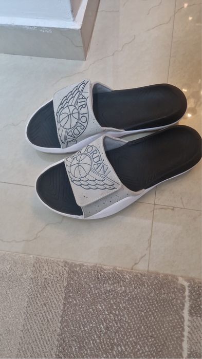 Papuci jordan originali