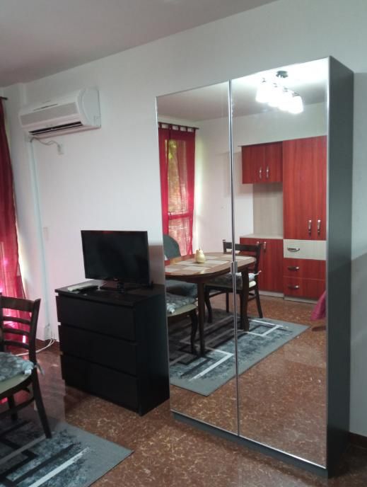 Дава се под наем Едностаен апартамент в Пловдив, Кършияка - 40 кв.м за 290 € - Снимка #1