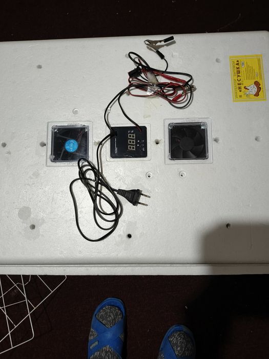 Продам инкубатор  несушка.