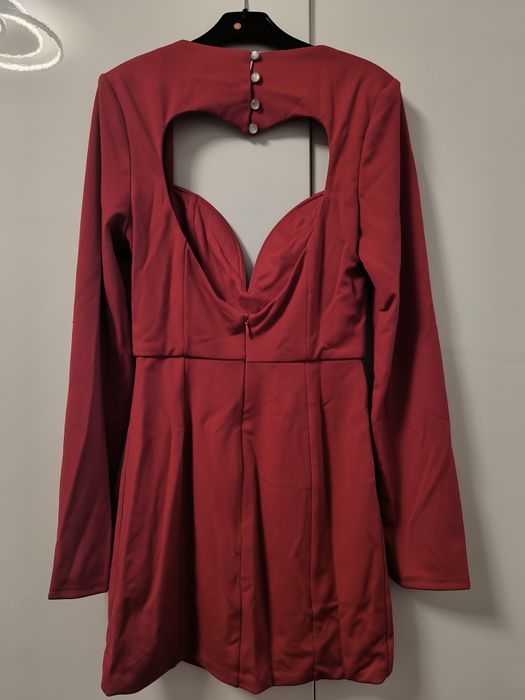 Страхотна червена рокля