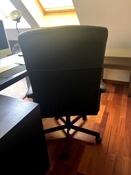 Въртящ се стол за бюро