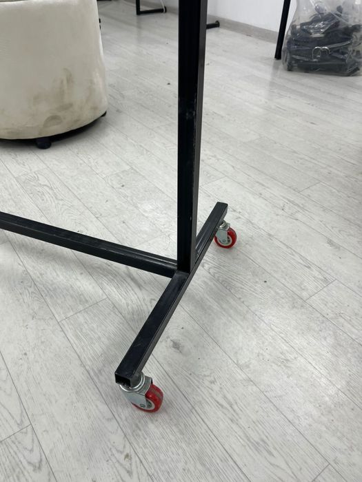 Продам рейлы для одежды