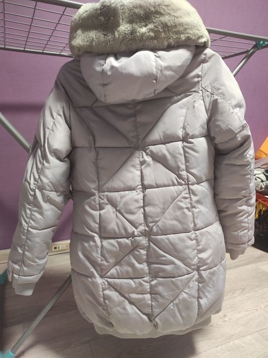 Продам пальто-пуховик зимнее для девочки рост 140