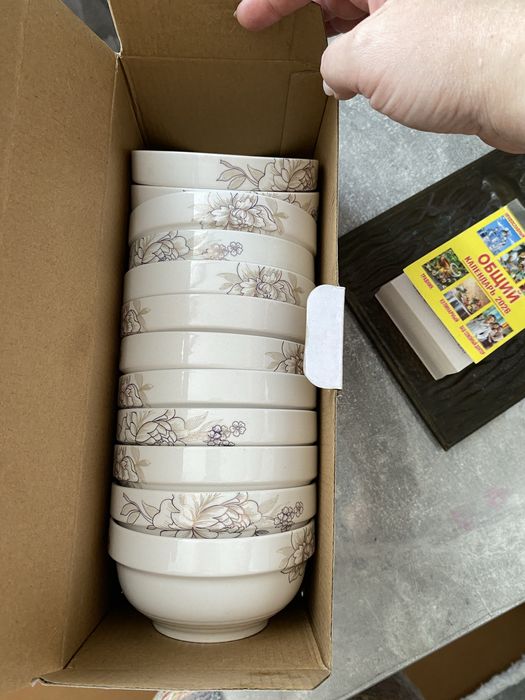 Продам столовый набор тарелок