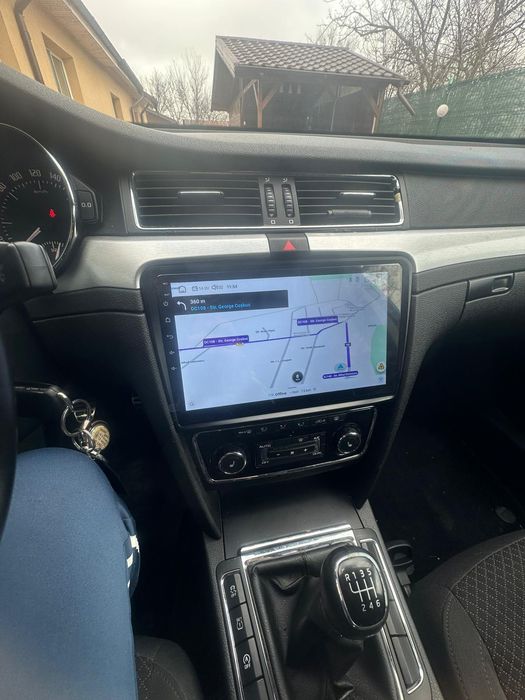 Navigație Skoda Superb