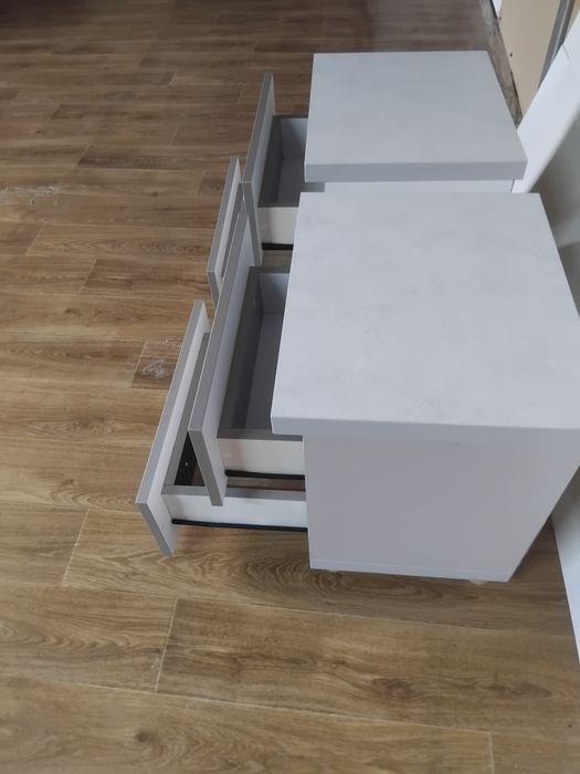 Noptiere din pal melaminat cu fronturi din MDF și cant abs